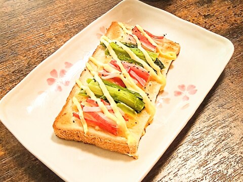 今日はトースト！小松菜とカニカマのタルタルトースト